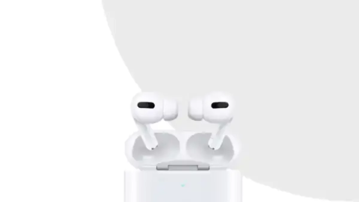 Apple AirPods Pro with Wireless Charging Case